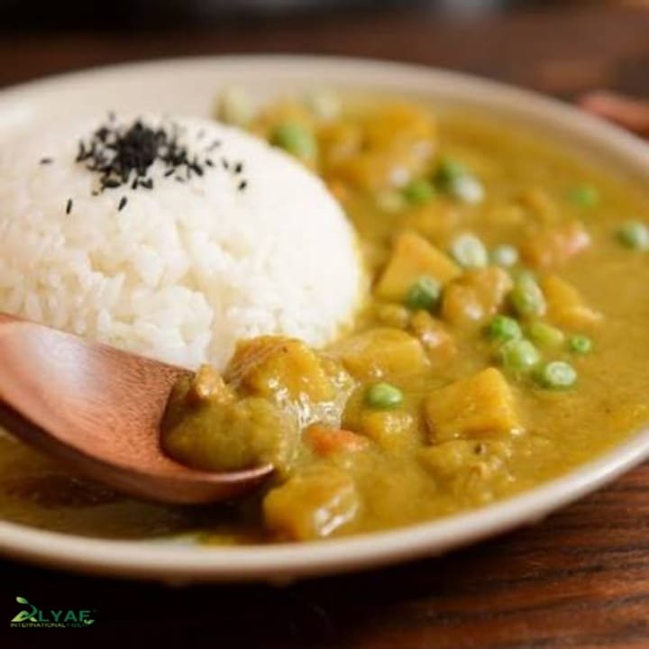 مرق الدجاج والبازيلا بالكاري