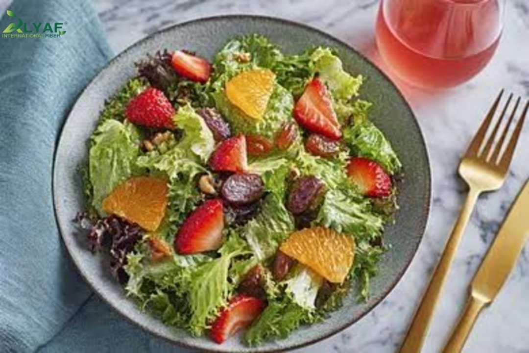 سلطةالخس و الفراولة